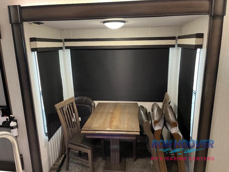 2021 FOREST RIVER 379FLOK - Image 22
