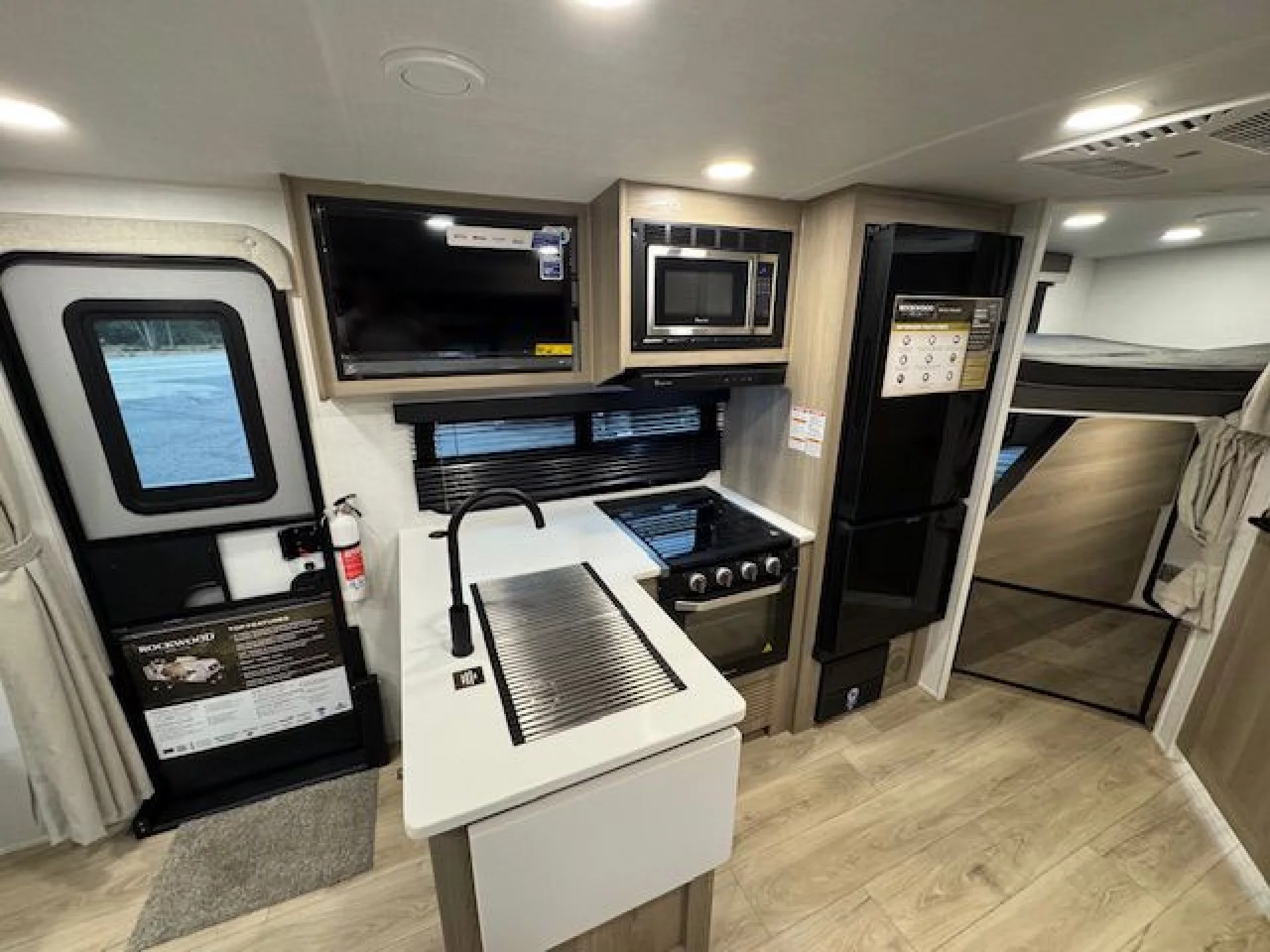 2026 FOREST RIVER ROCKWOOD MINI LITE 2509S - Image 11