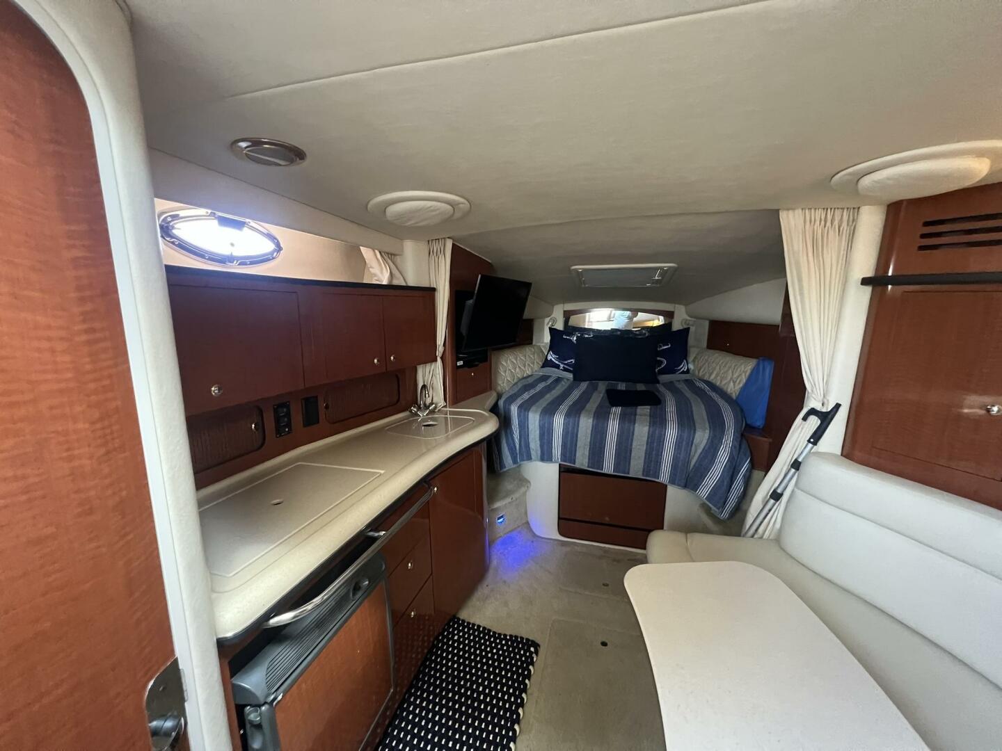 2003 Sea Ray 320 Sundancer - Image 40