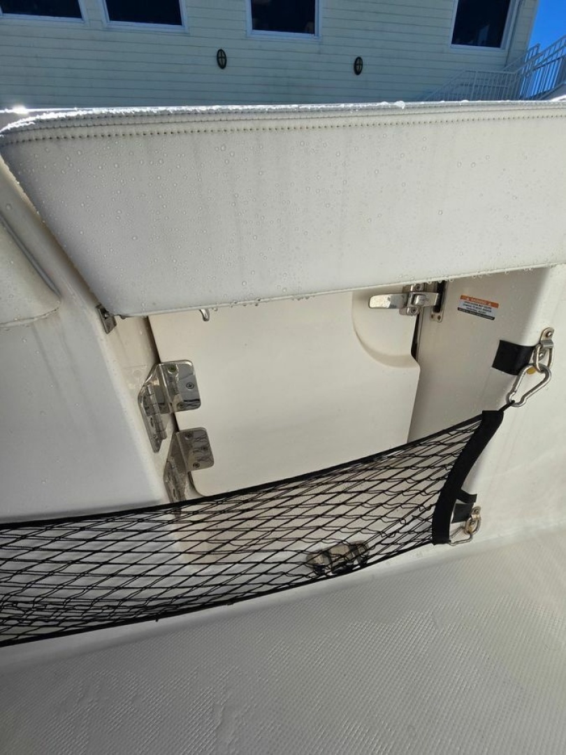 2022 Robalo R272 - Image 25