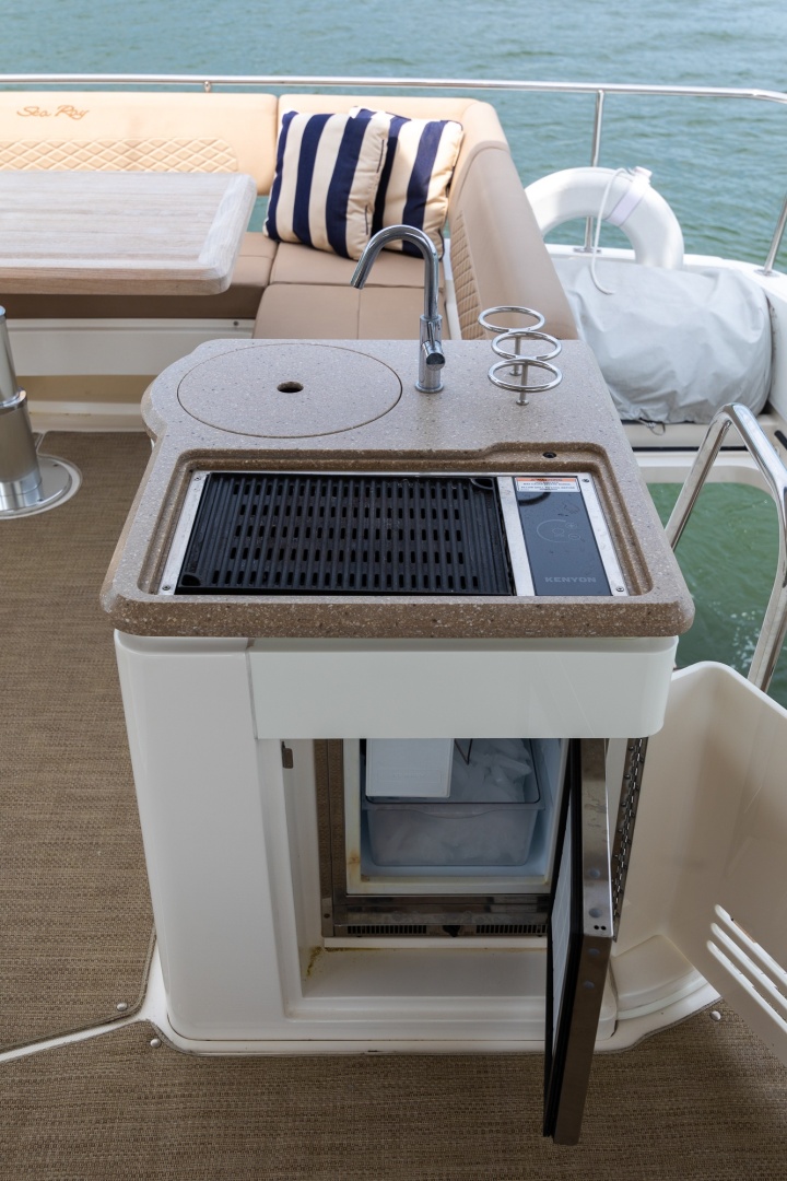 2018 Sea Ray L650 FLY - Image 32