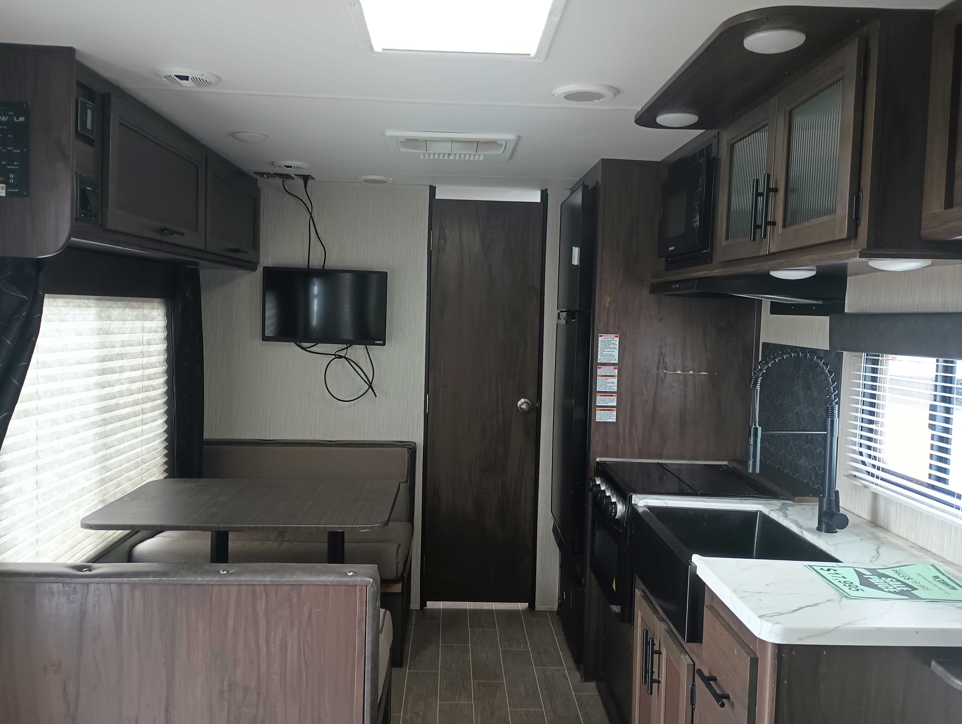 2020 Forest River Cherokee Grey Wolf 24JS - Image 3