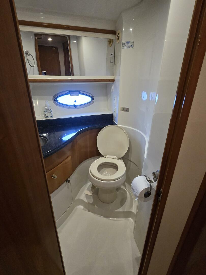 2002 Carver 444 Cockpit Motor Yacht - Image 54