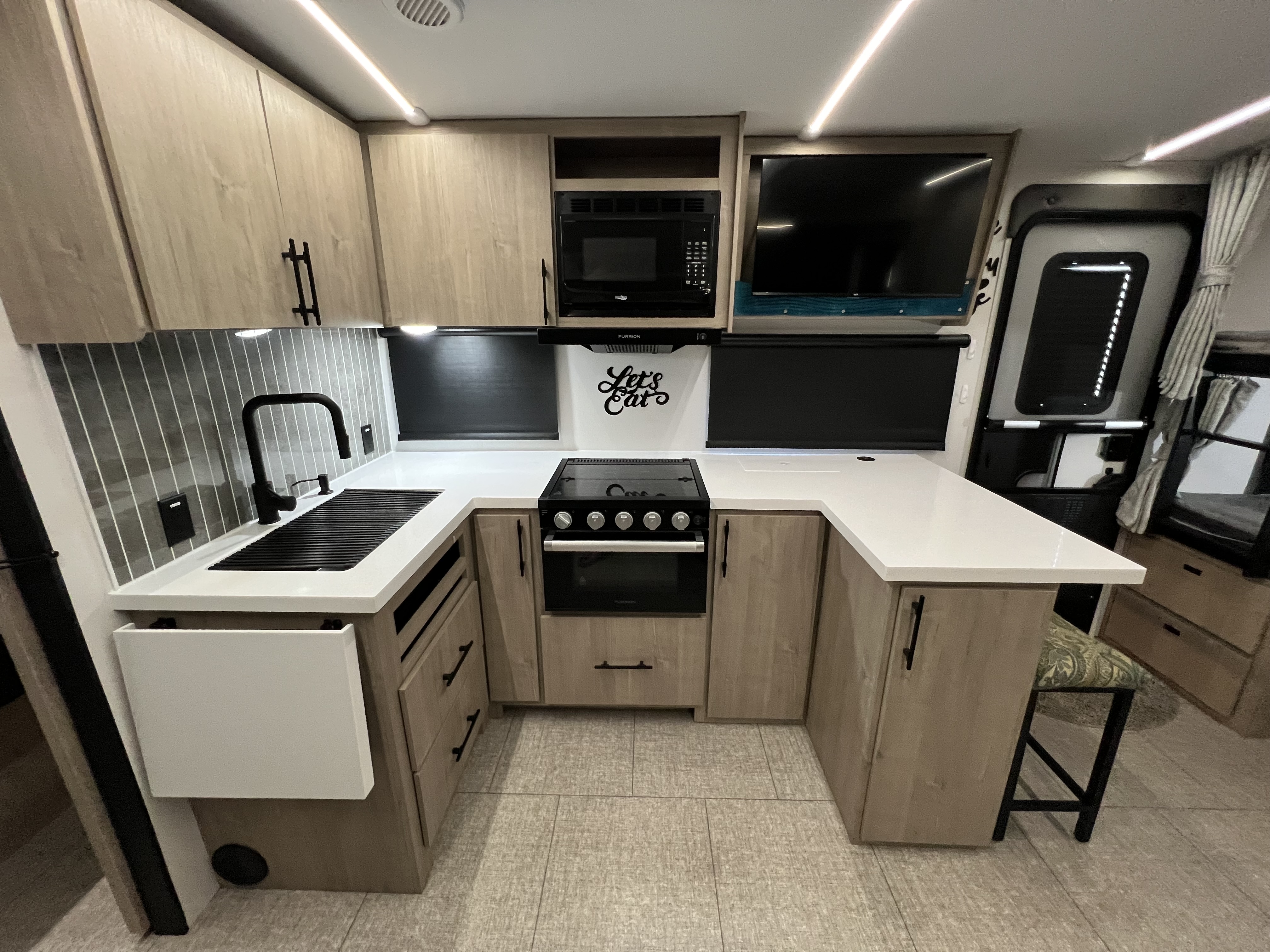 2025 Grand Design Imagine 2470BH - Image 12