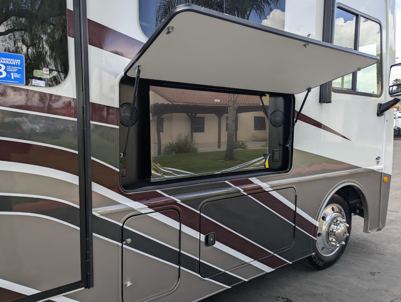 2026 Holiday Rambler Invicta 33HB - Image 7