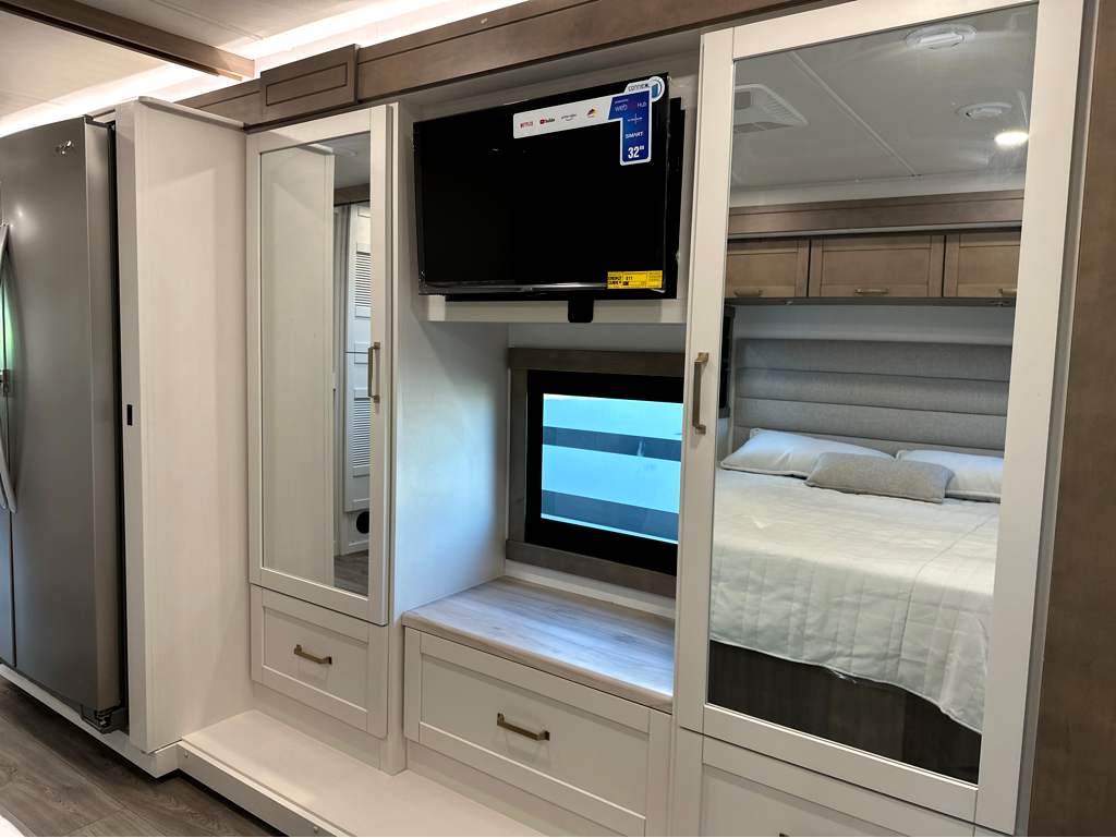 2027 ENTEGRA COACH VISION XL 36C - Image 17