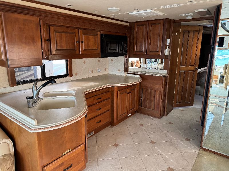2004 Monaco Executive 40PBT - Image 10