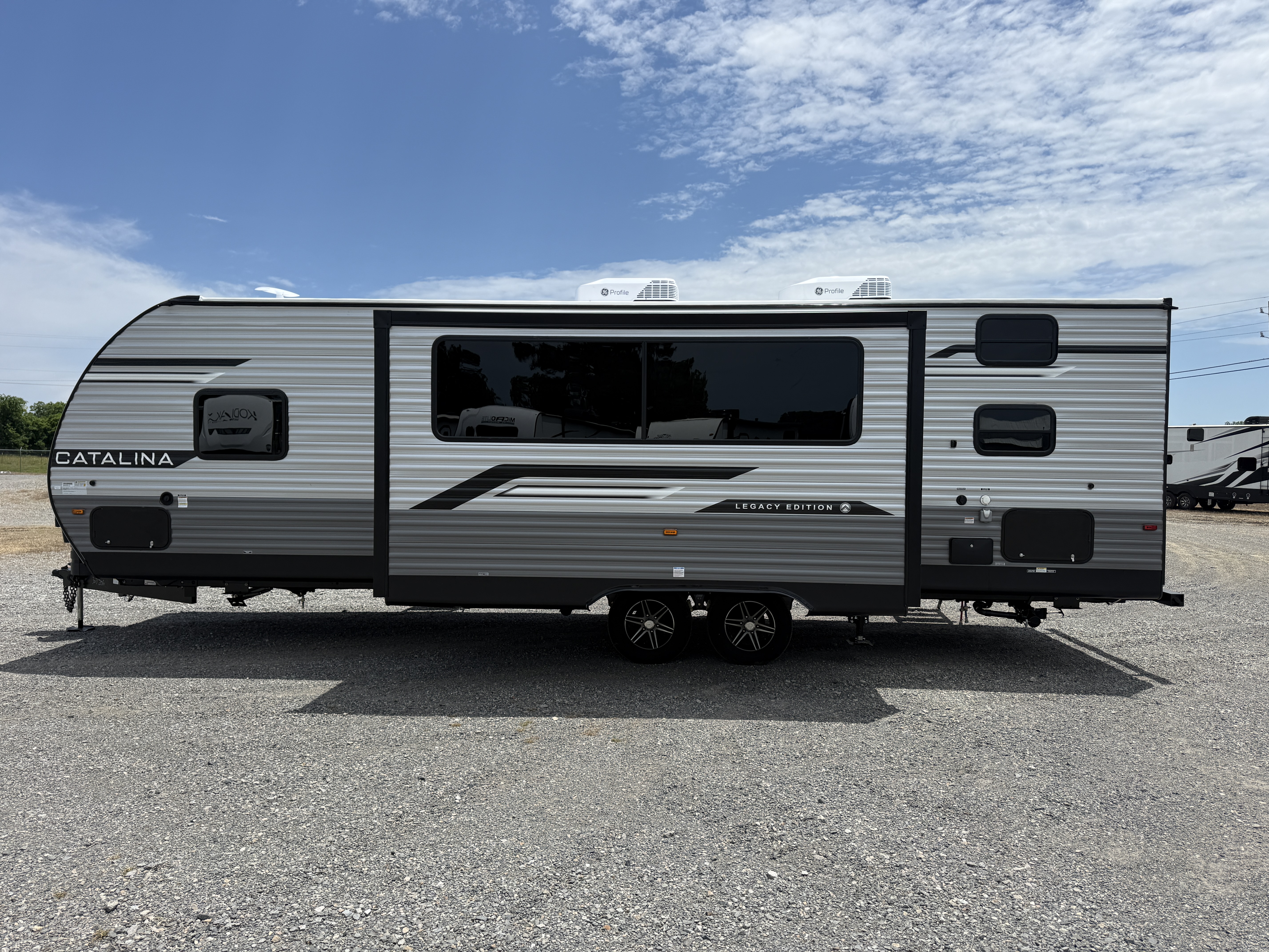 2026 Coachmen CATALINA LEGACY EDITION 273DBHCKLE - Image 4