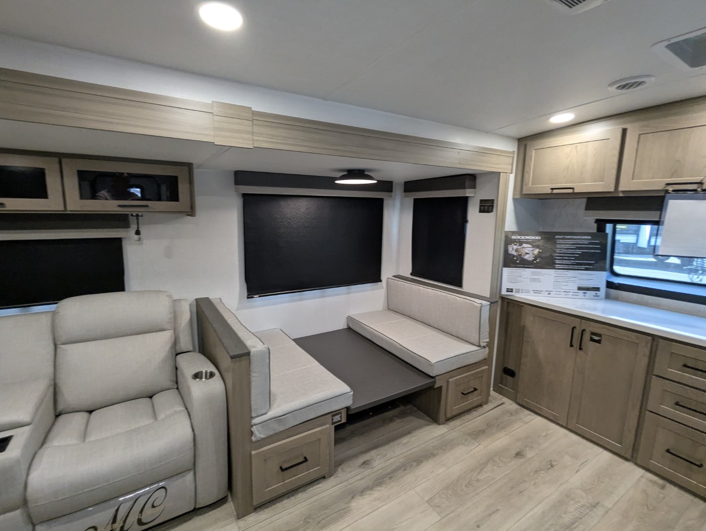 2027 Forest River Rockwood Ultra Lite 2608BS - Image 9