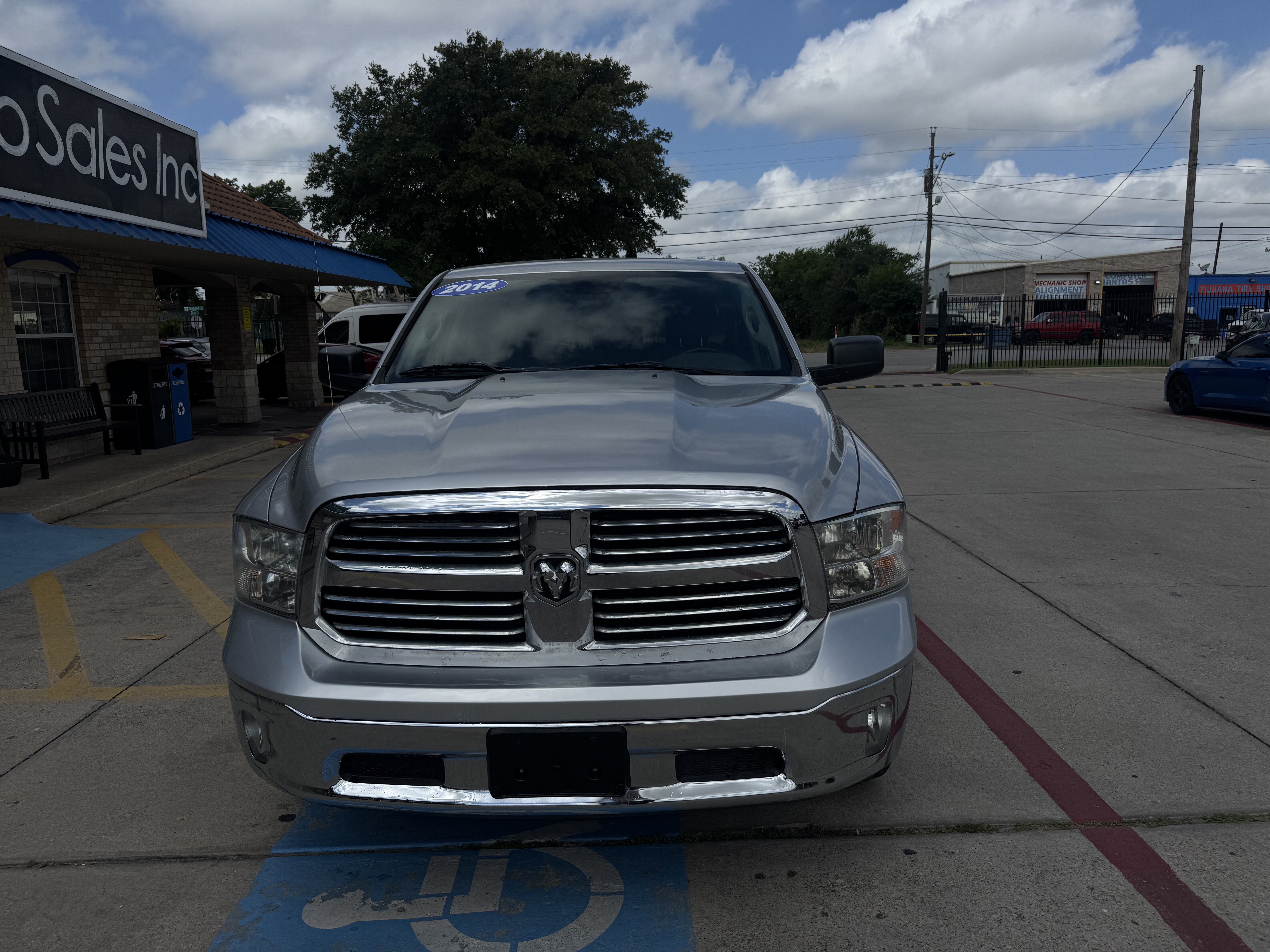 2014 Ram 1500 Pickup-V8 Quad Cab SLT 2WD - Image 3