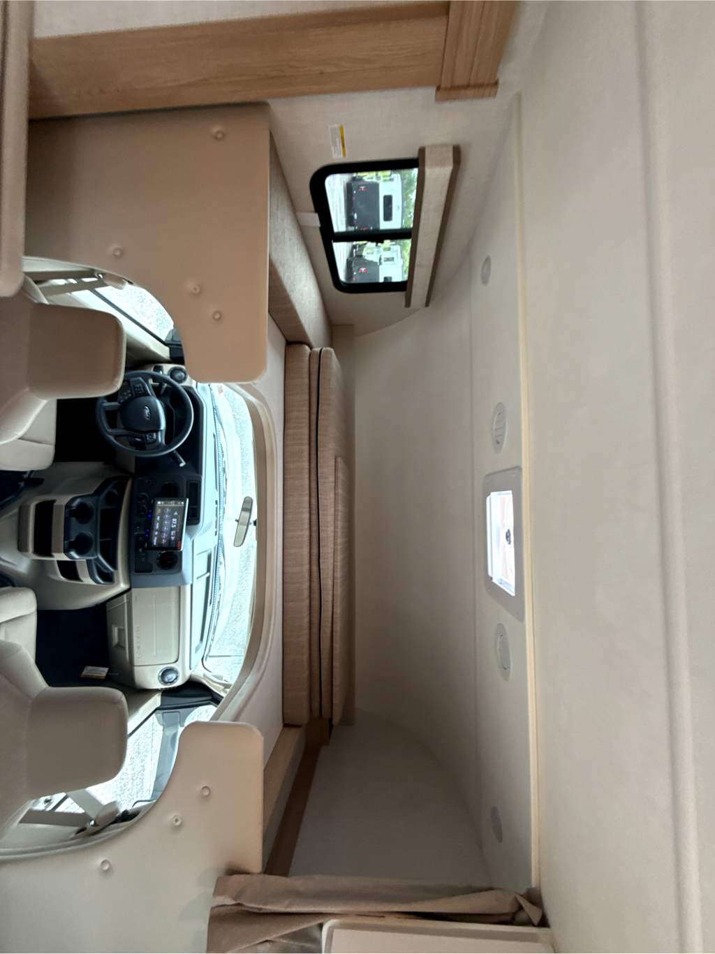 2027 THOR MOTOR COACH MAGNITUDE GA28 - Image 30