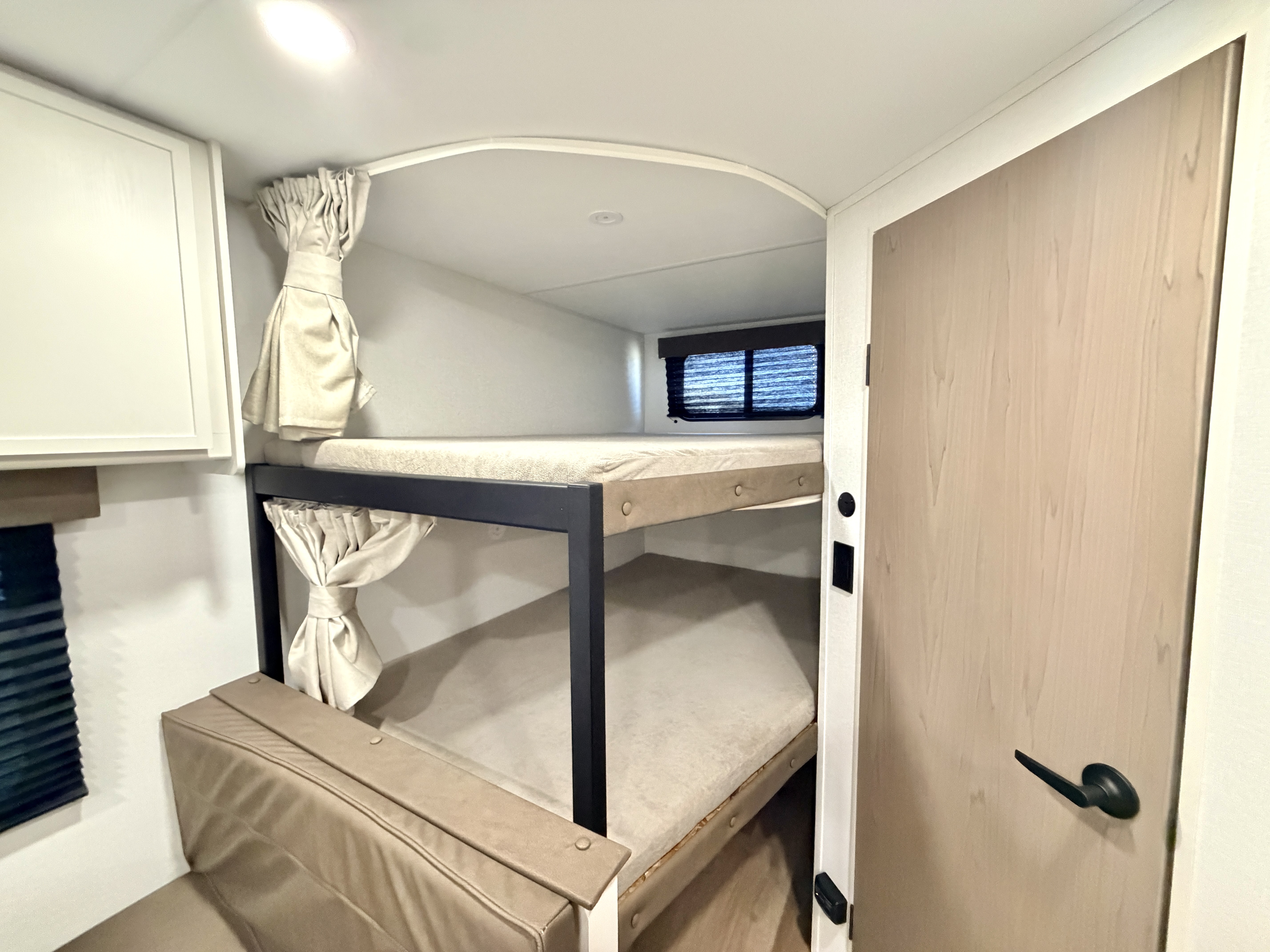 2027 Grand Design Transcend XPLOR 24BHX - Image 14