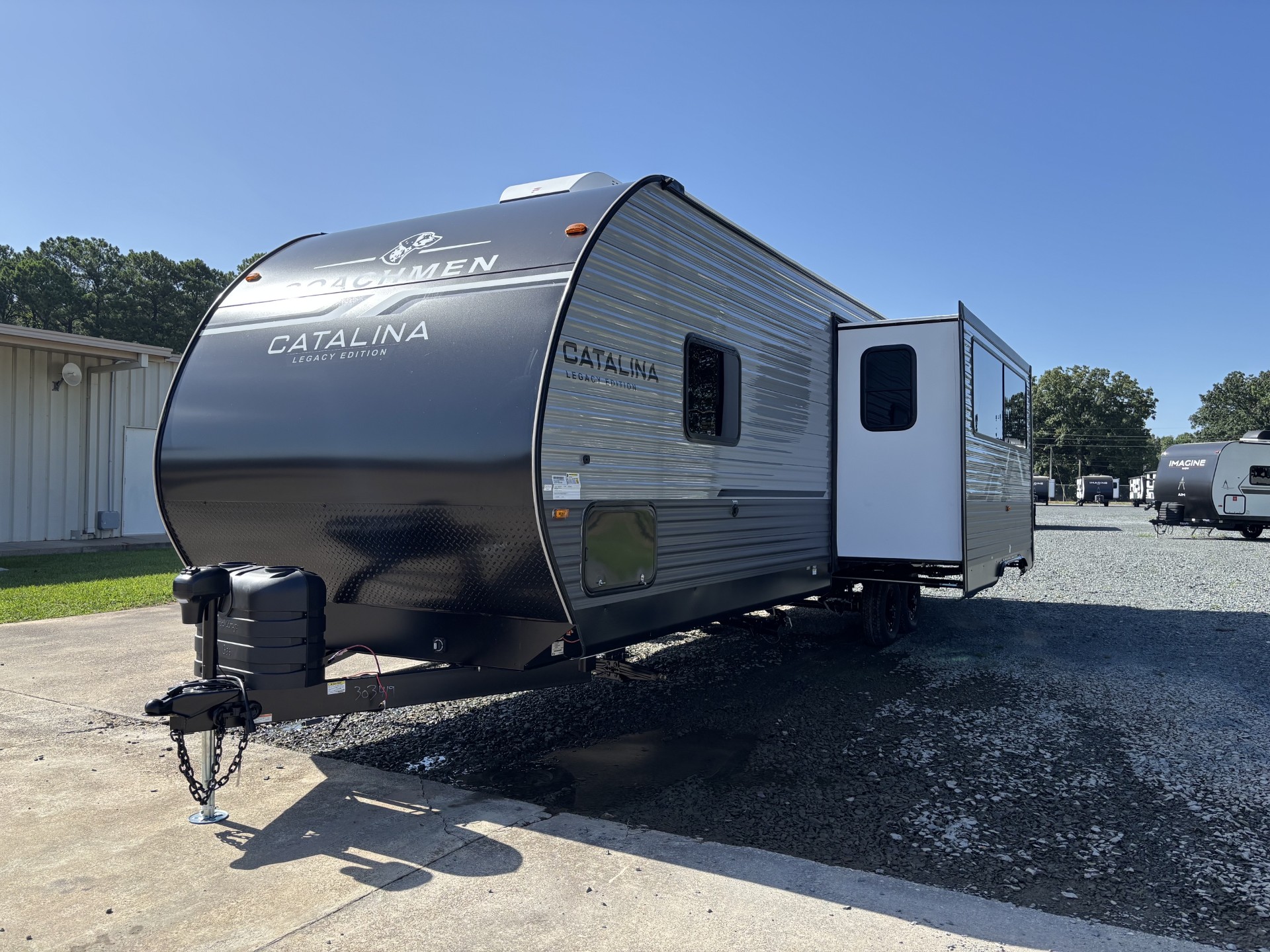 2027 Coachmen Catalina Legacy Edition 293TQBSCK - Image 4