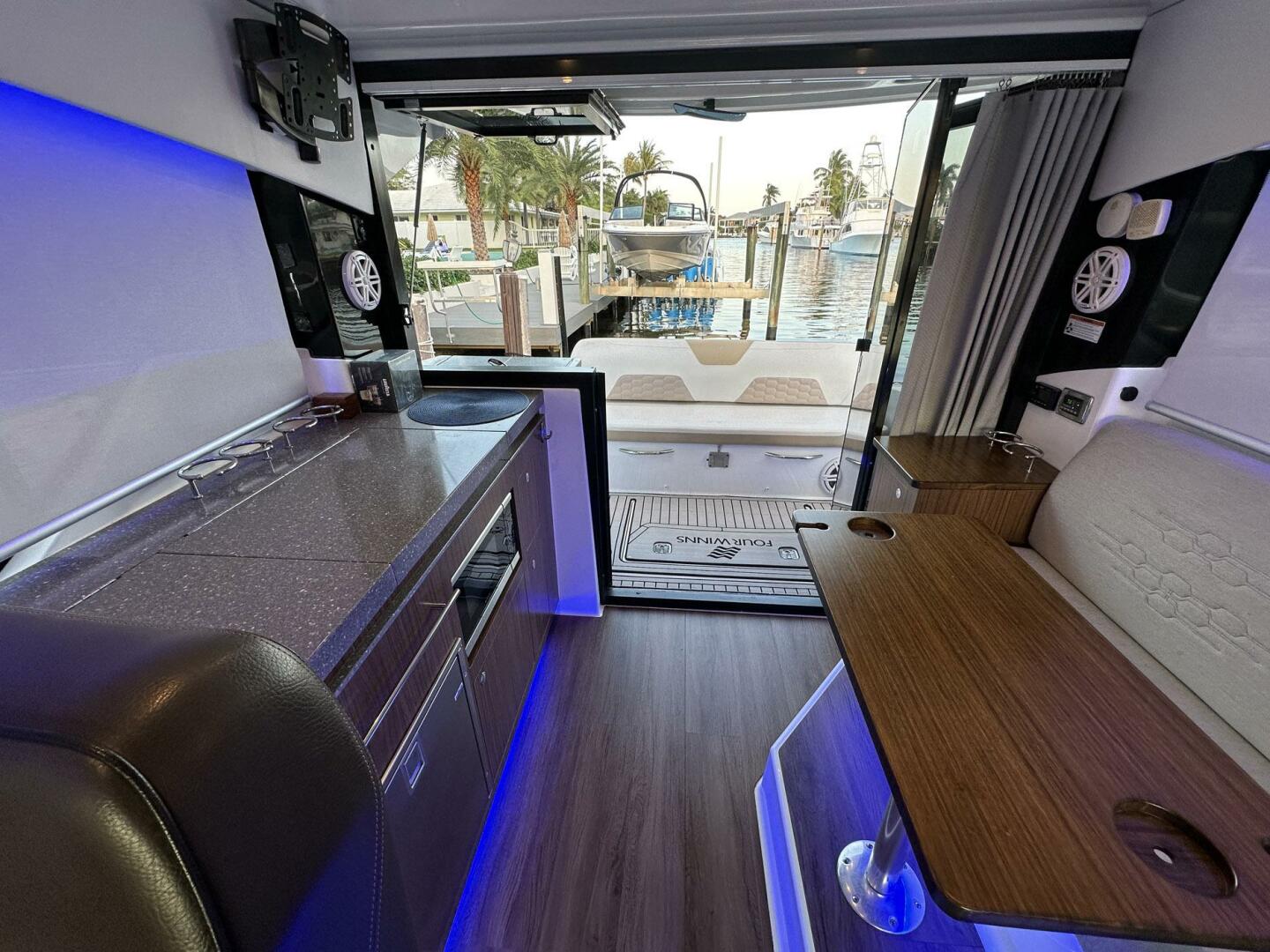 2020 Four Winns Vista 355 Coupe - Image 20