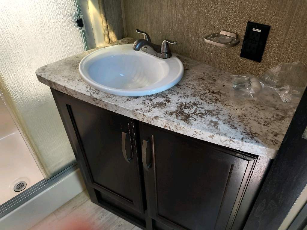 2017 GRAND DESIGN MOMENTUM 350 - Image 20