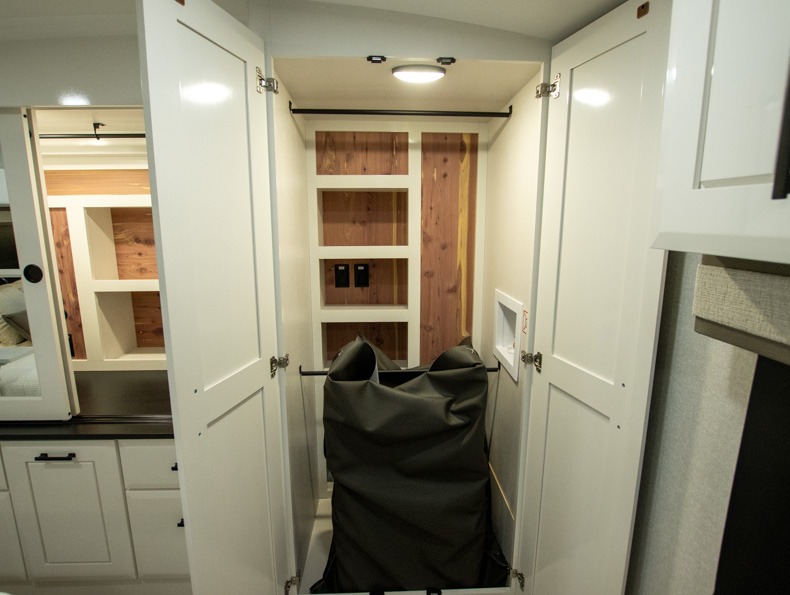 2026 Jayco Pinnacle 32RLTS - Image 25