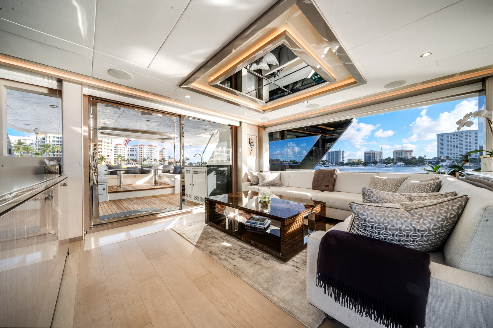 2022 Ocean Alexander 32L - Image 17