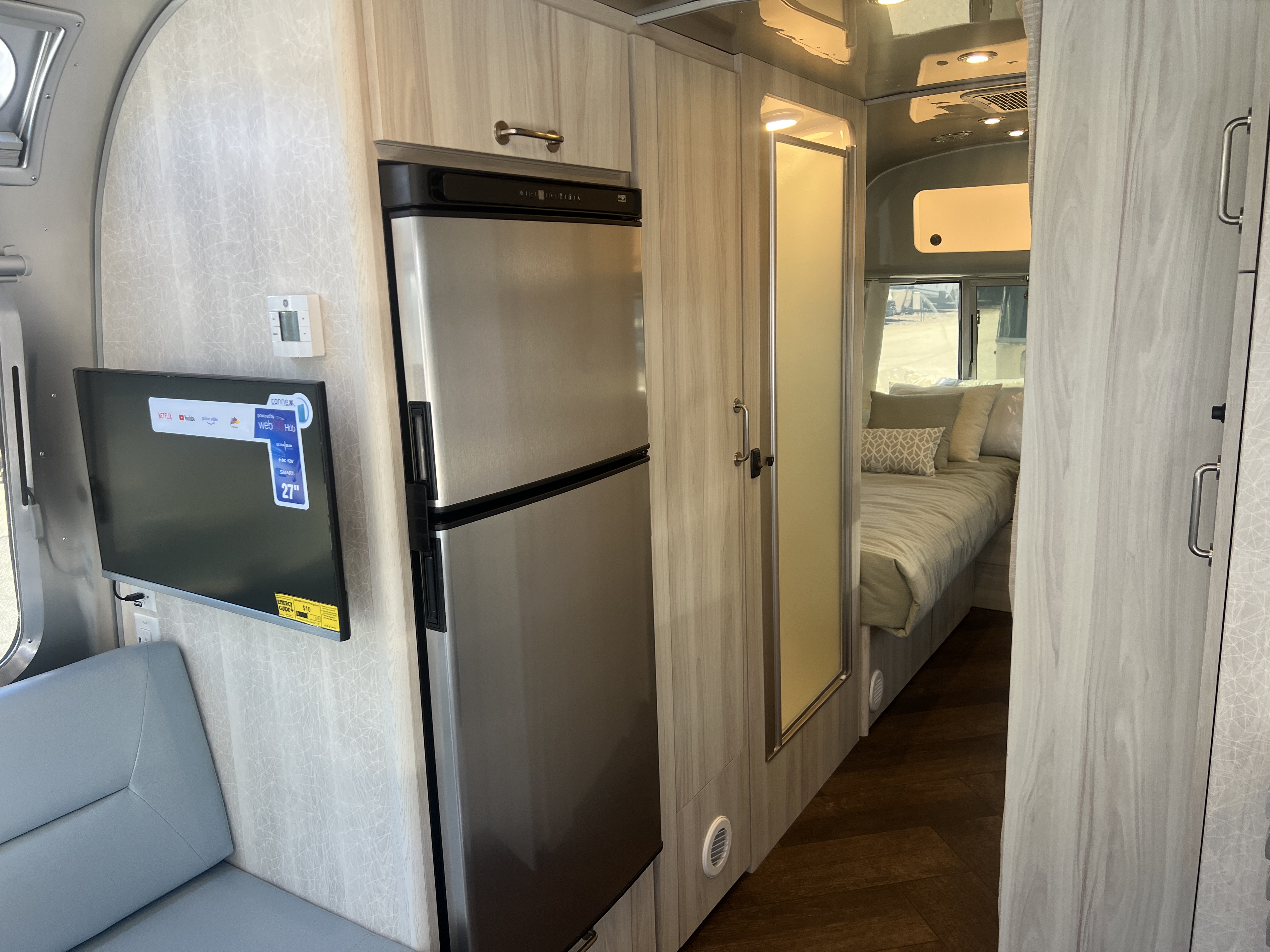 2026 Airstream International 25FB - Image 11
