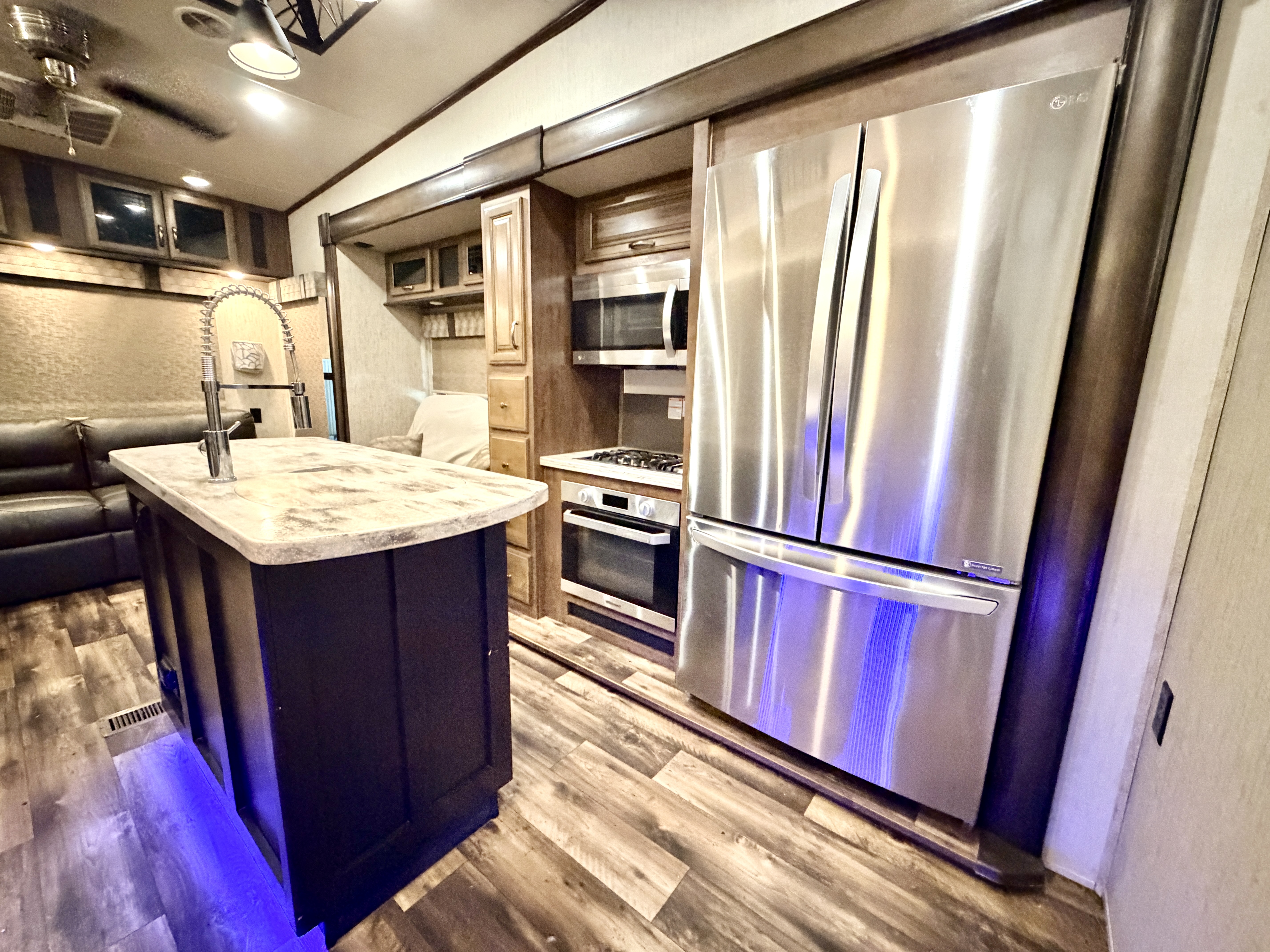 2020 Forest River Sandpiper 372LOK - Image 14