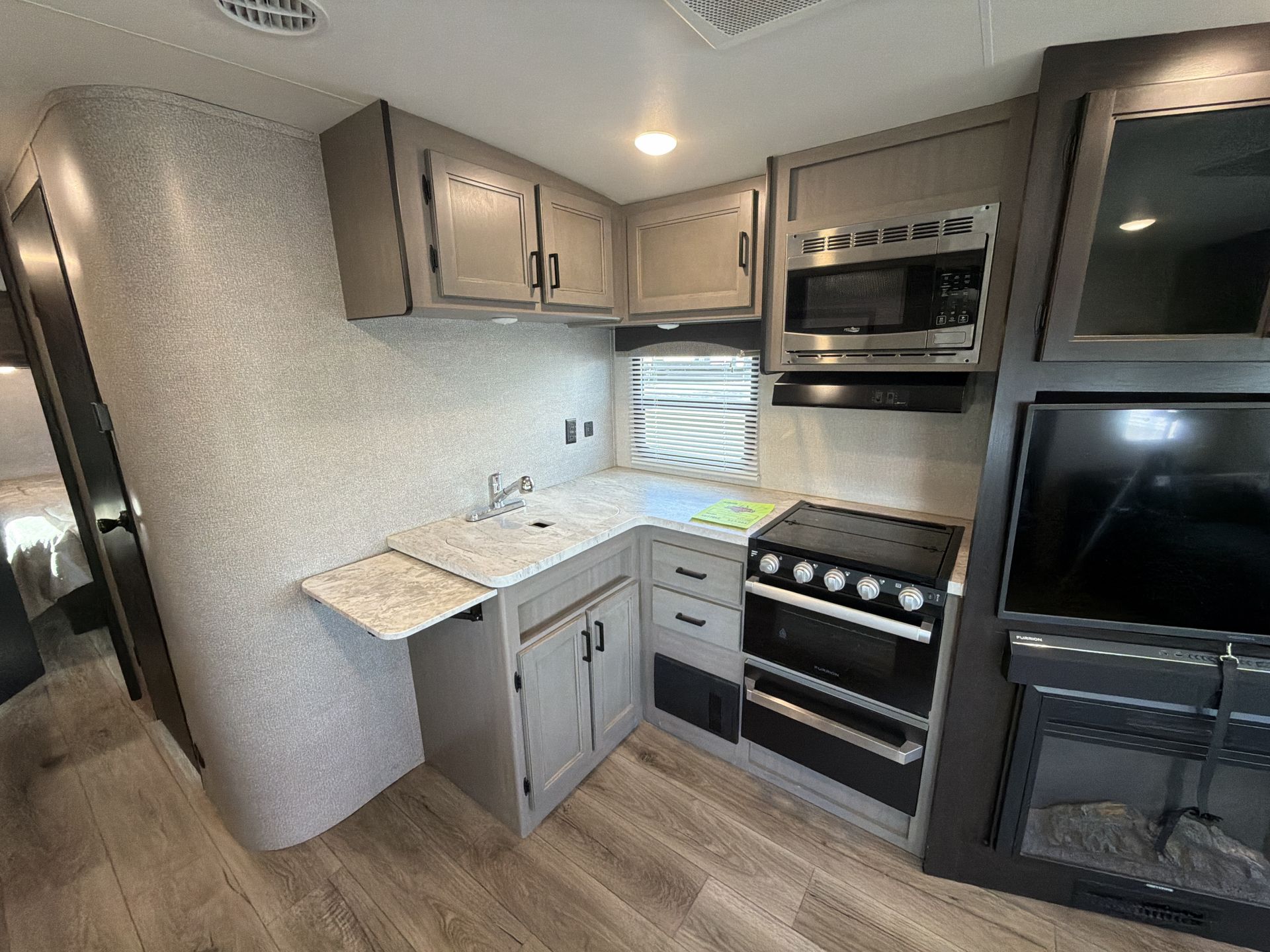 2021 Highland Ridge Mesa Ridge Lite MR2602RL - Image 18