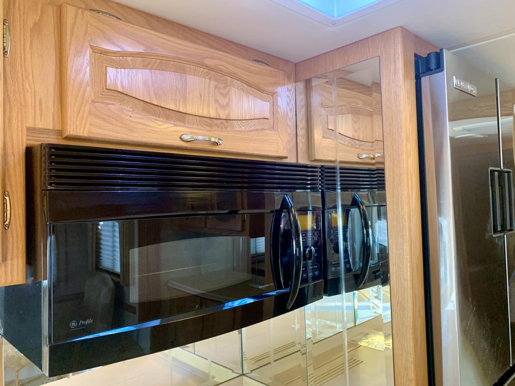 2005 MOUNTAIN AIRE 3778-WORKHORSE - Image 27