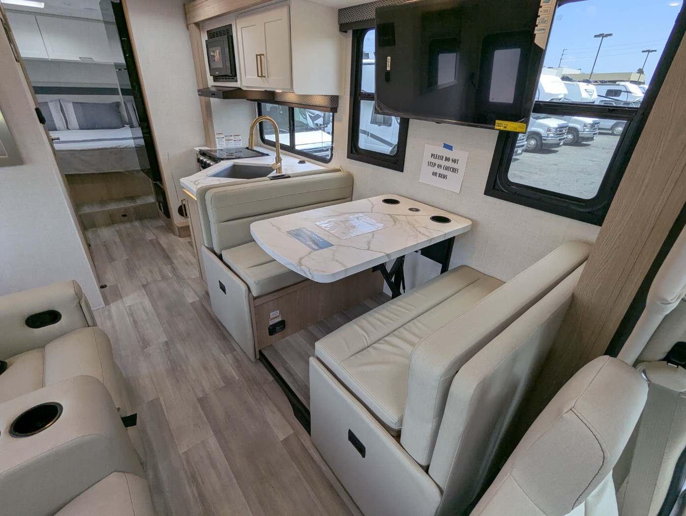 2027 Thor Motor Coach Four Winds 28Z - Image 11