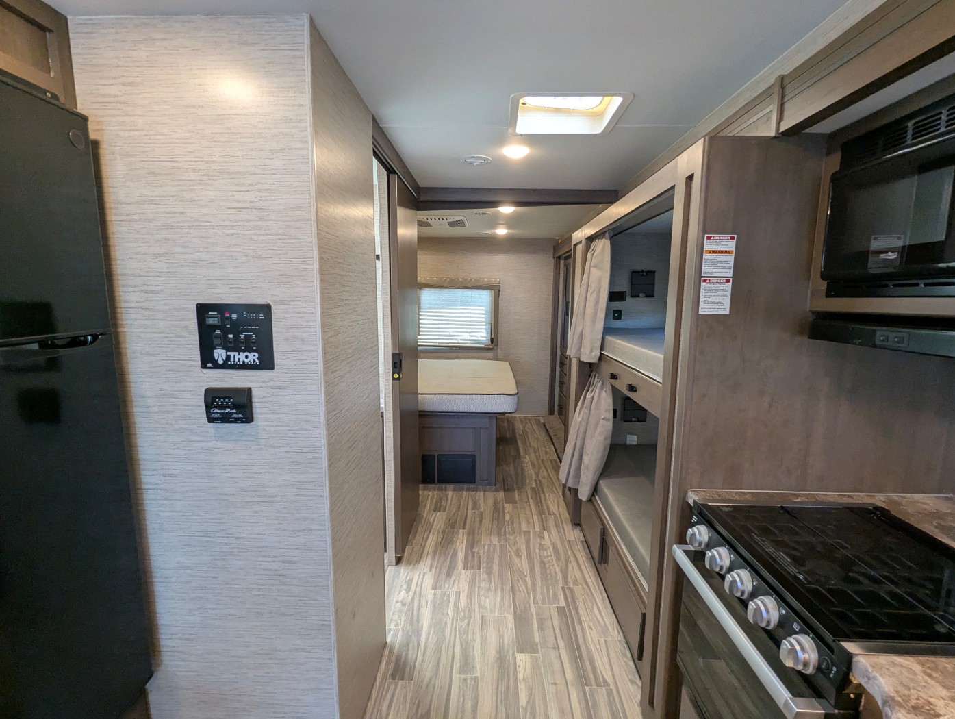2022 Thor Motor Coach A.C.E. 32.3 - Image 19