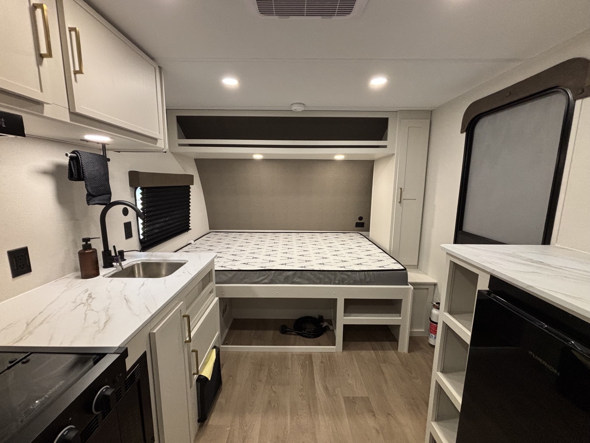 2027 Grand Design TRANSCEND ONE 121RBL - Image 12