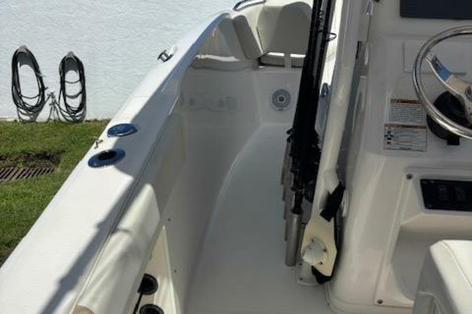 2018 Century 2600 Center Console - Image 36