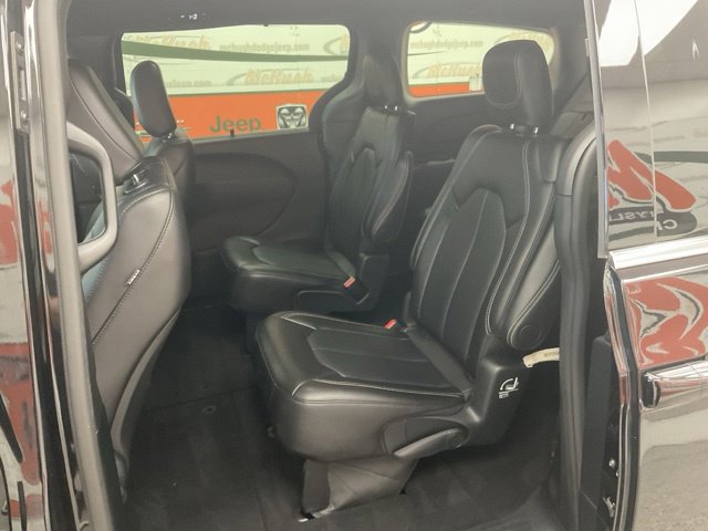 2025 Chrysler Pacifica Limited FWD - Image 19
