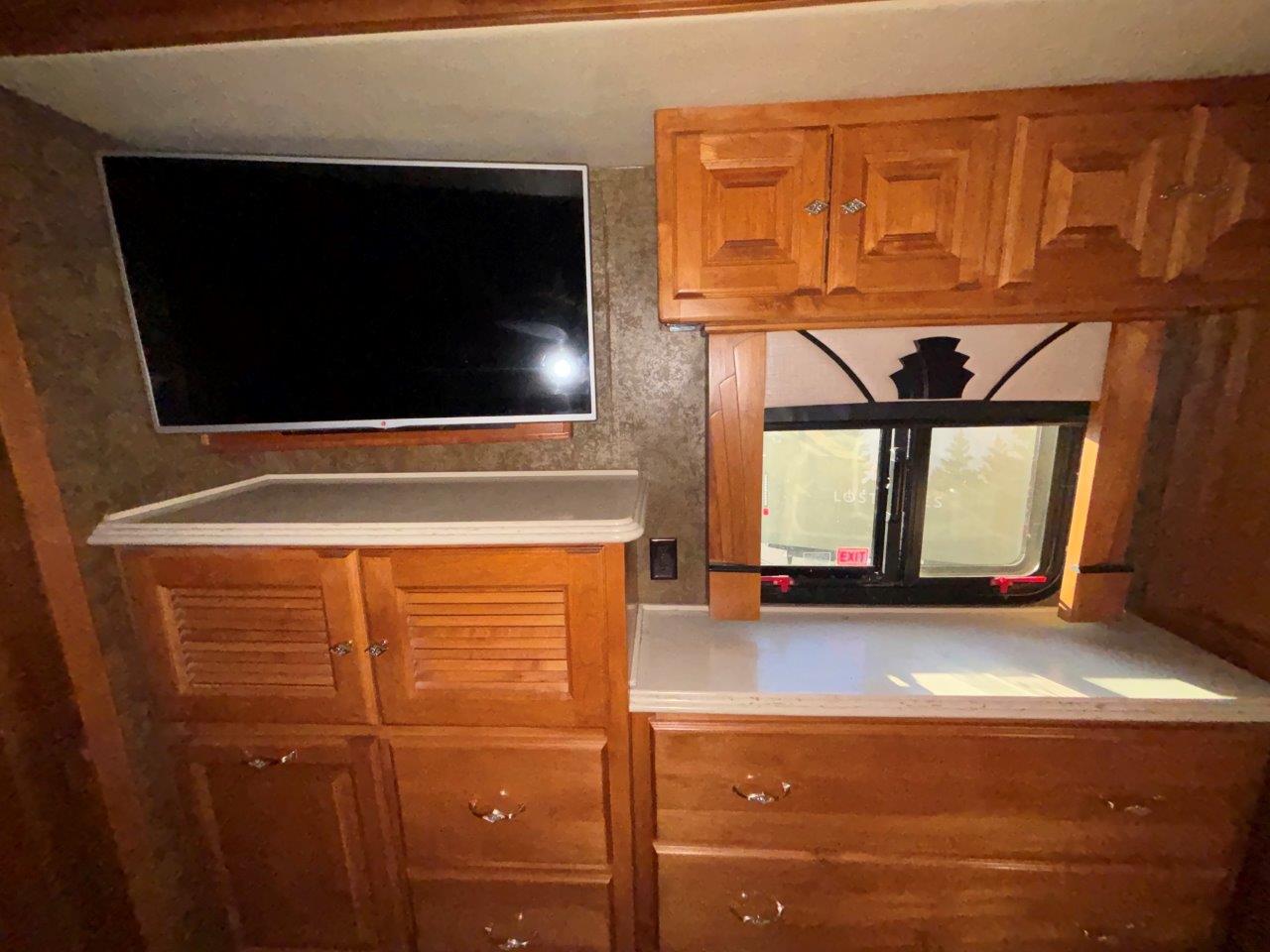 2015 Tiffin Phaeton 40 AH - Image 16