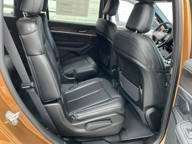 2026 Jeep Grand-Cherokee-L Laredo Altitude 4x4 - Image 39