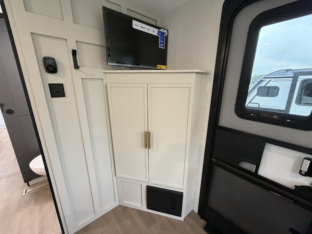 2027 VENTURE RV STRATUS 282VFD - Image 42