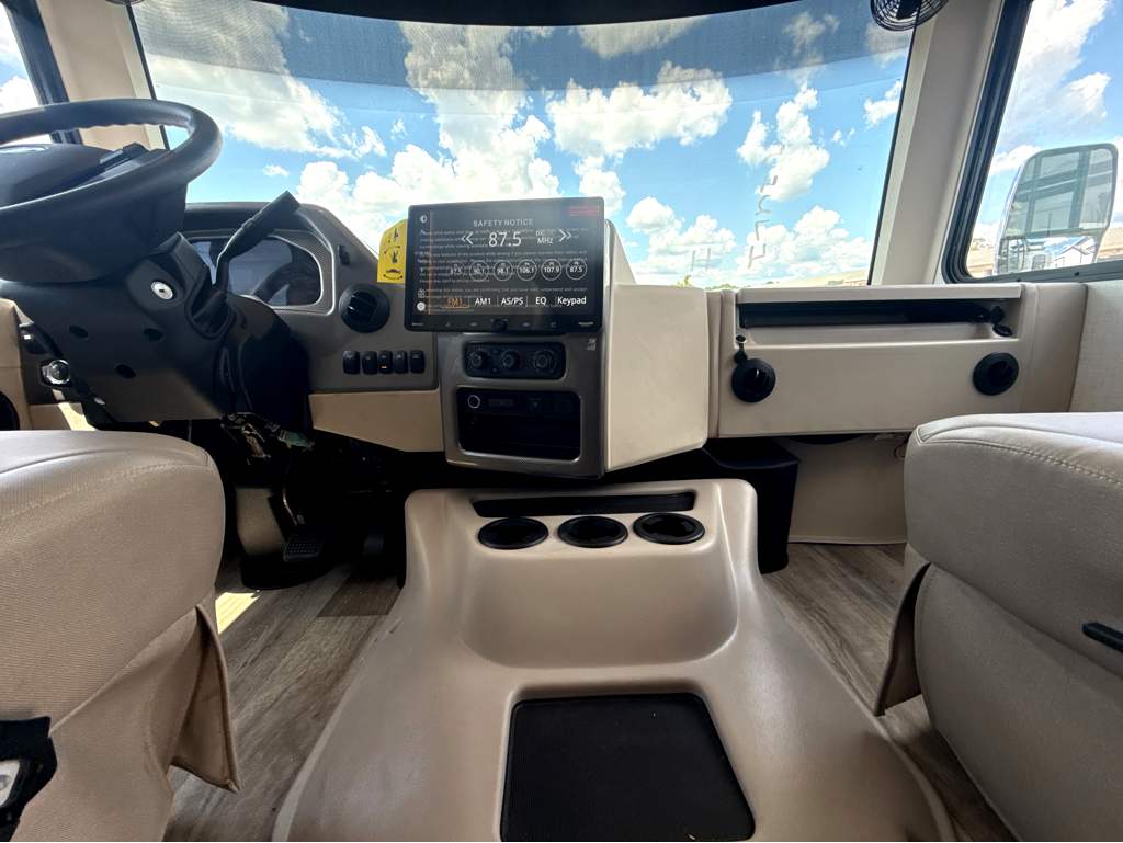 2027 THOR MOTOR COACH HURRICANE 35A - Image 35