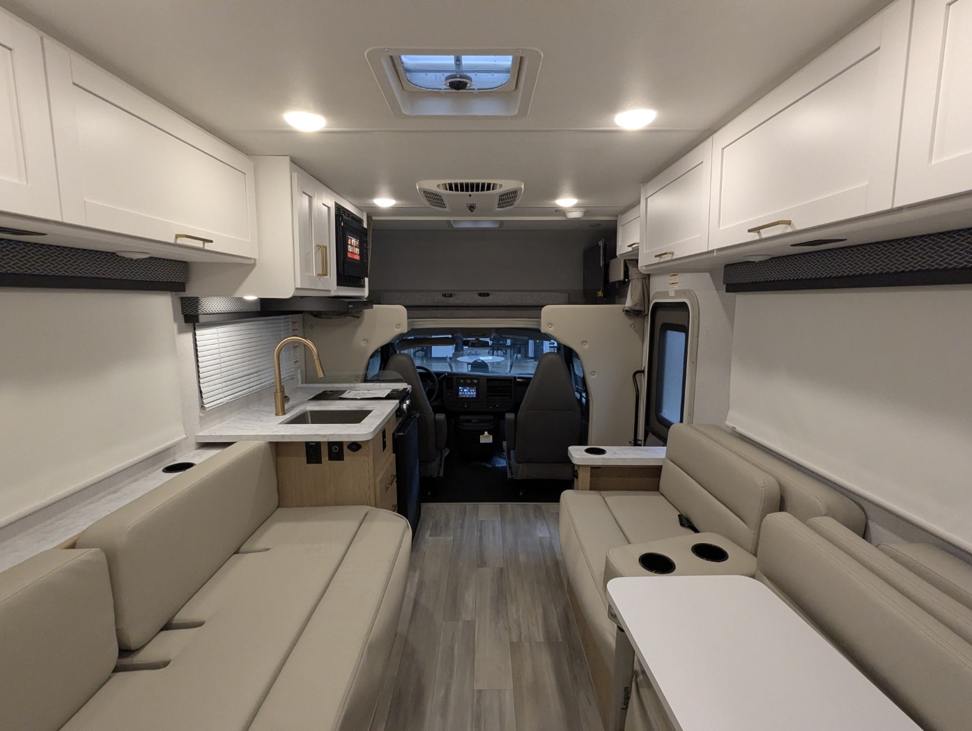 2026 Thor Motor Coach Four Winds 19X - Image 22