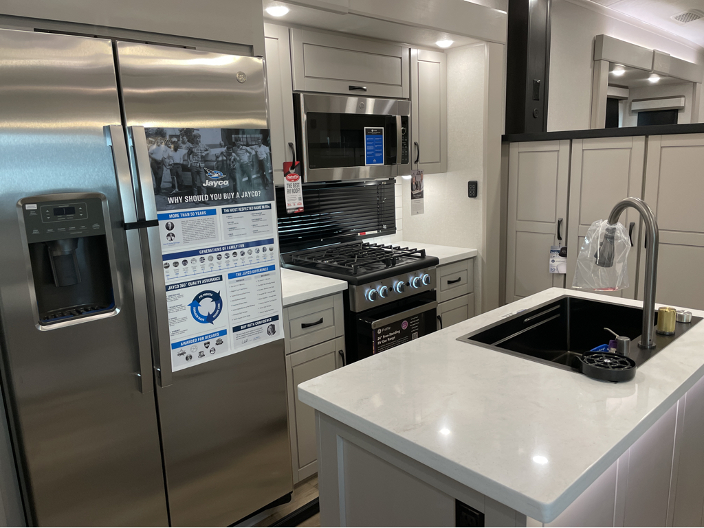 2026 Jayco North Point 382FLRB - Image 8