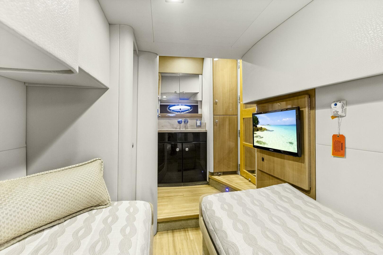 2016 Formula 45 Yacht - Image 36