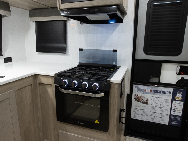 2025 Forest River Rockwood Mini Lite 2516S - Image 8