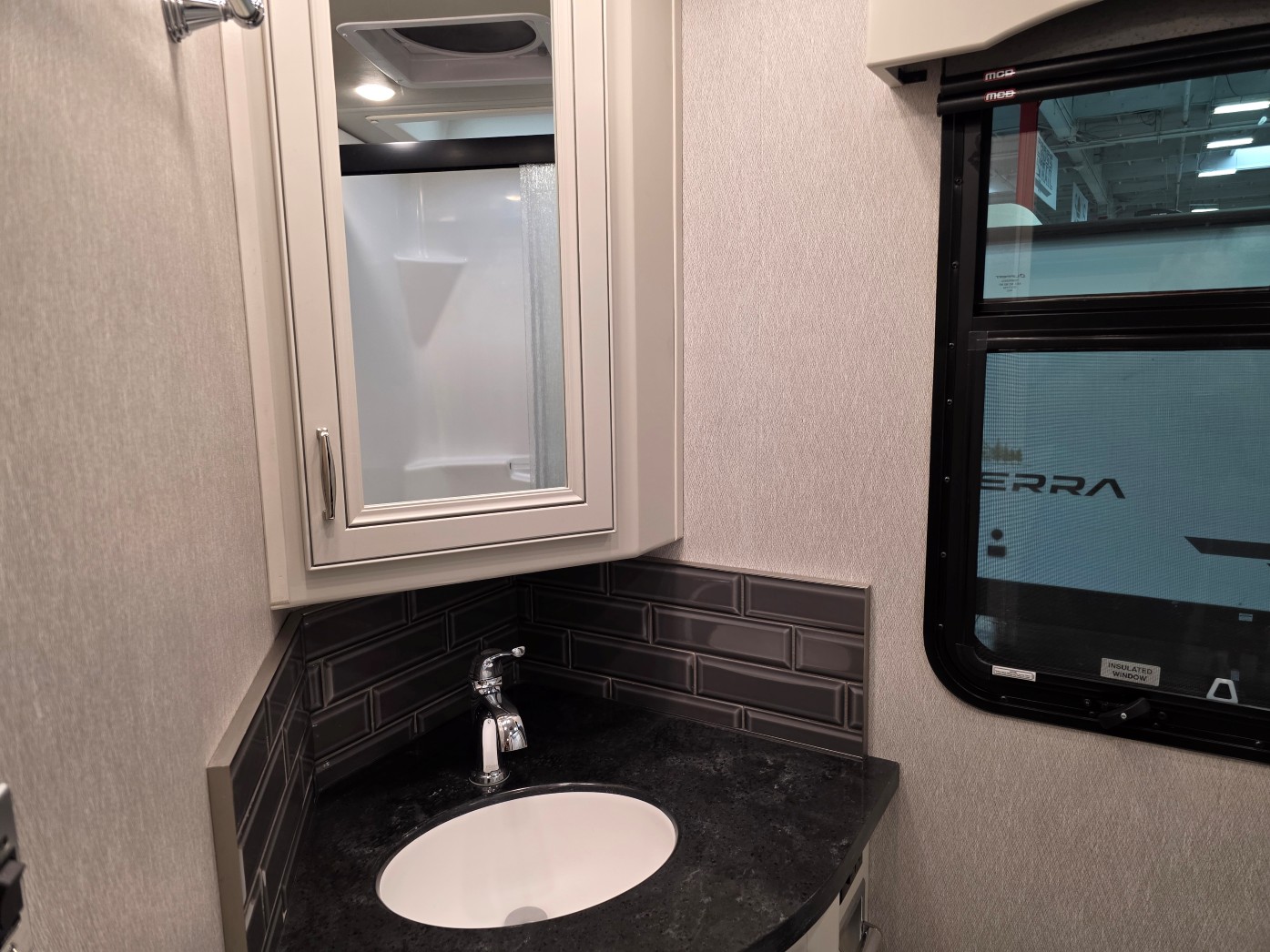 2026 Fleetwood Discovery 38N - Image 31
