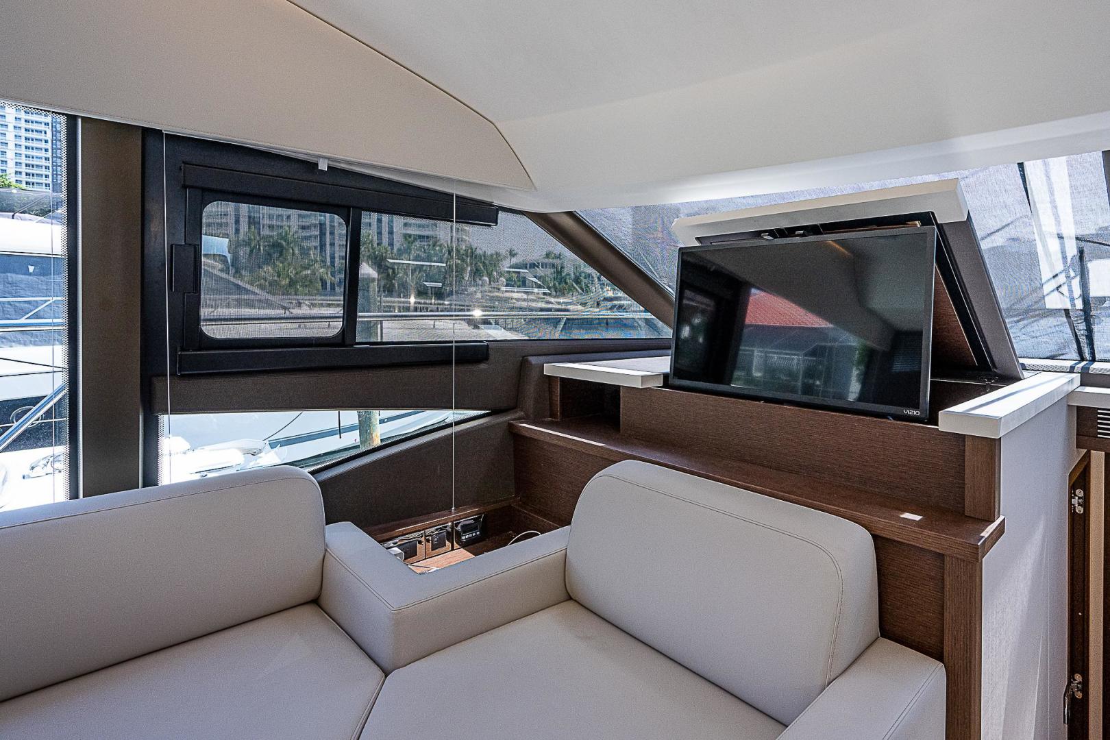 2022 Prestige 520 Fly - Image 25