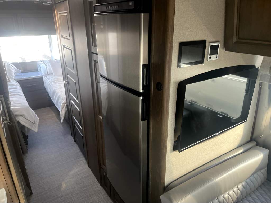 2026 AIRSTREAM CLASSIC 30RBT - Image 13