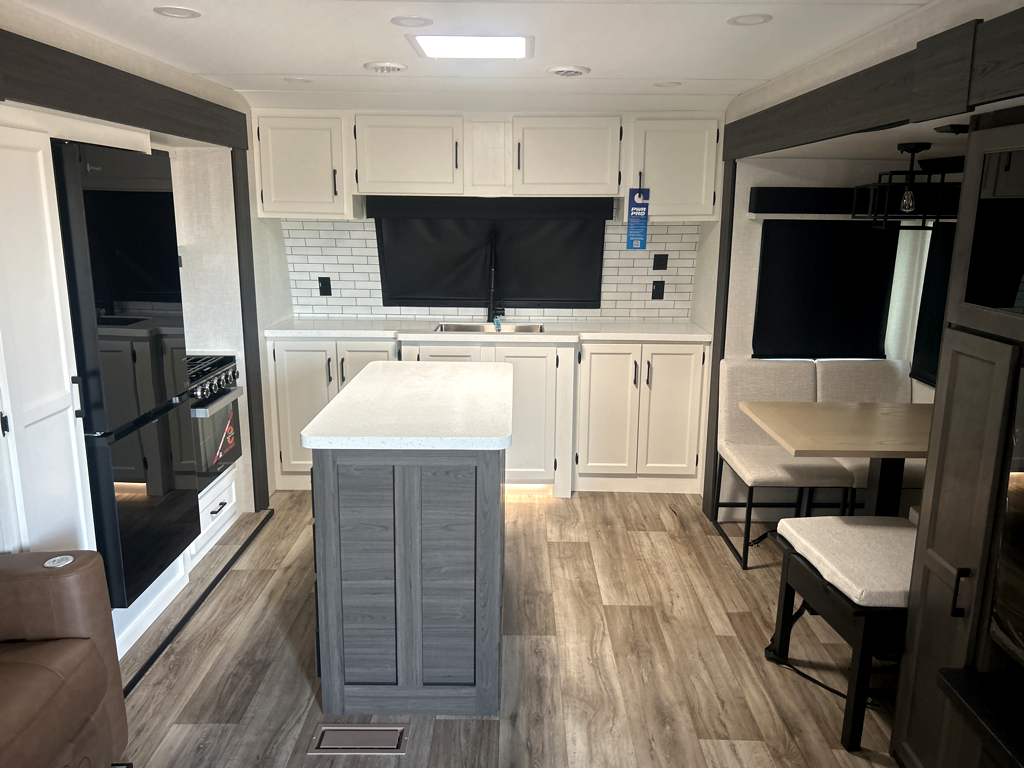 2026 VENTURE RV SPORTTREK 333VFK - Image 8
