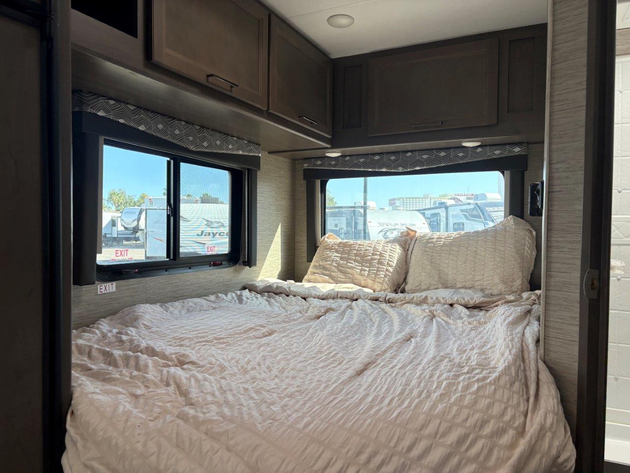 2024 Thor Motor Coach Four Winds 22E - Image 12
