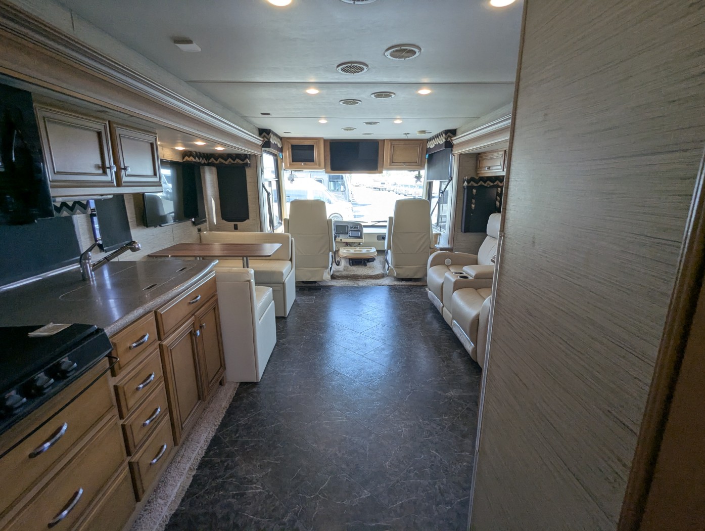 2016 Newmar Bay Star 3403 - Image 41