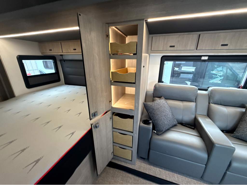2025 Grand Design Lineage Series M 25FW - Image 14