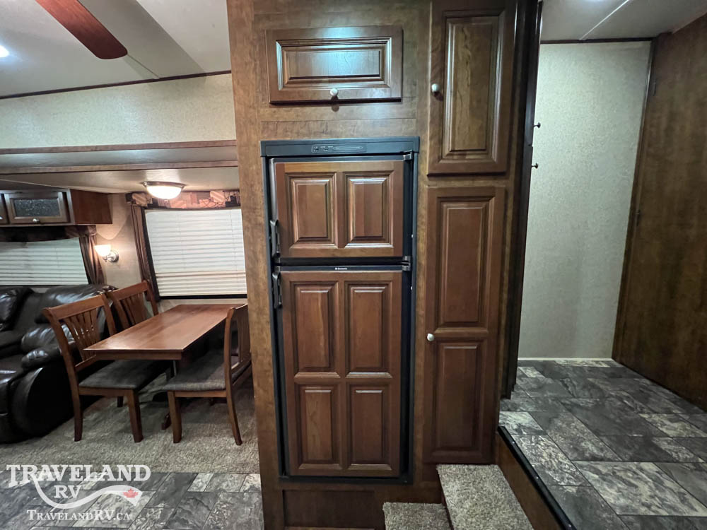 2015 Coachmen Chaparral Signature 327RLKS - Image 14