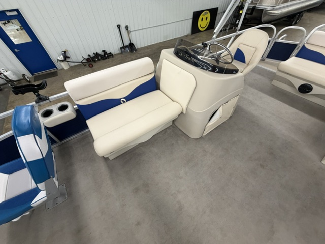 2012 SUN TRACKER FISHING BARGE 20DLX - Image 9
