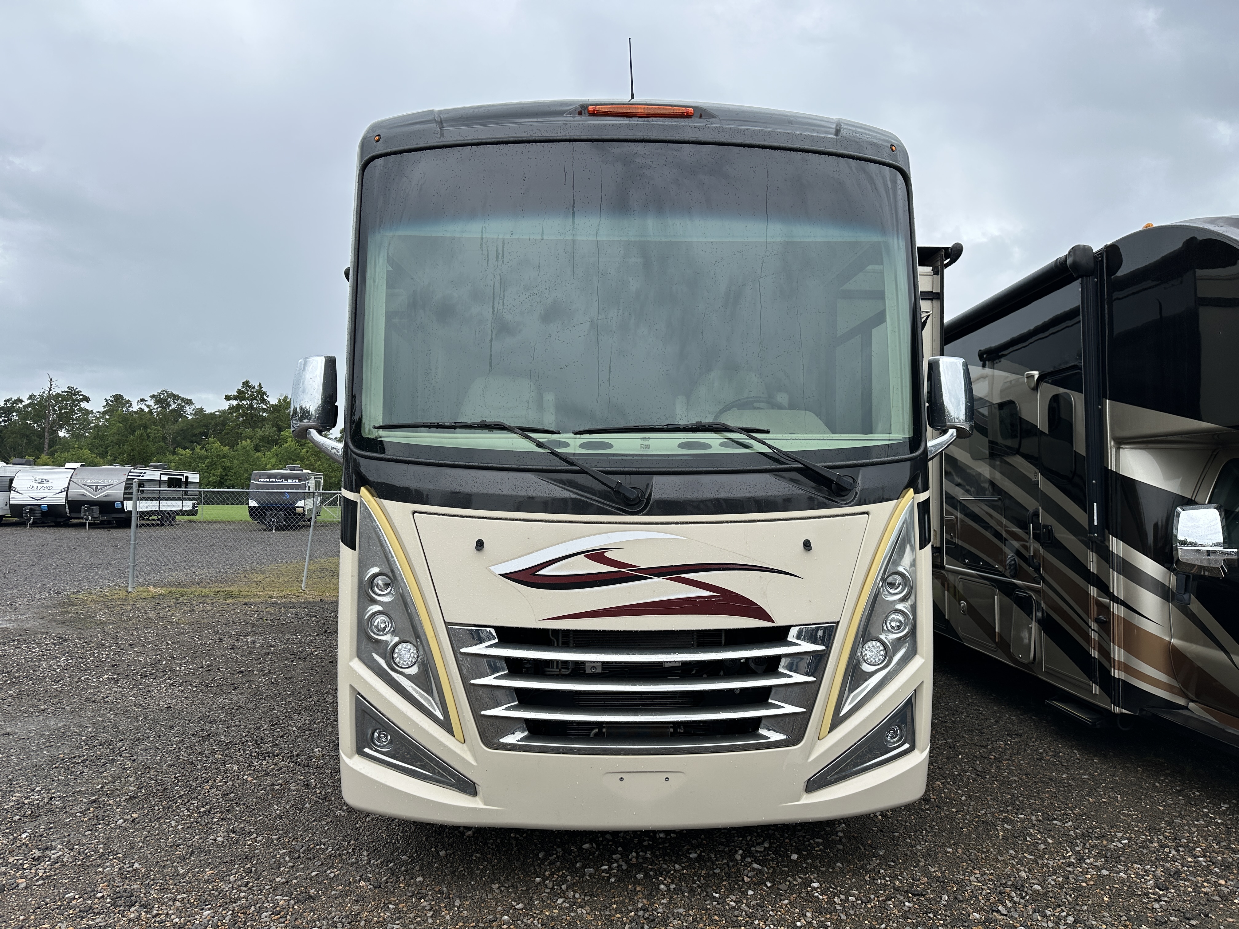 2022 THOR MOTOR COACH MIRAMAR 35.2 - Image 2