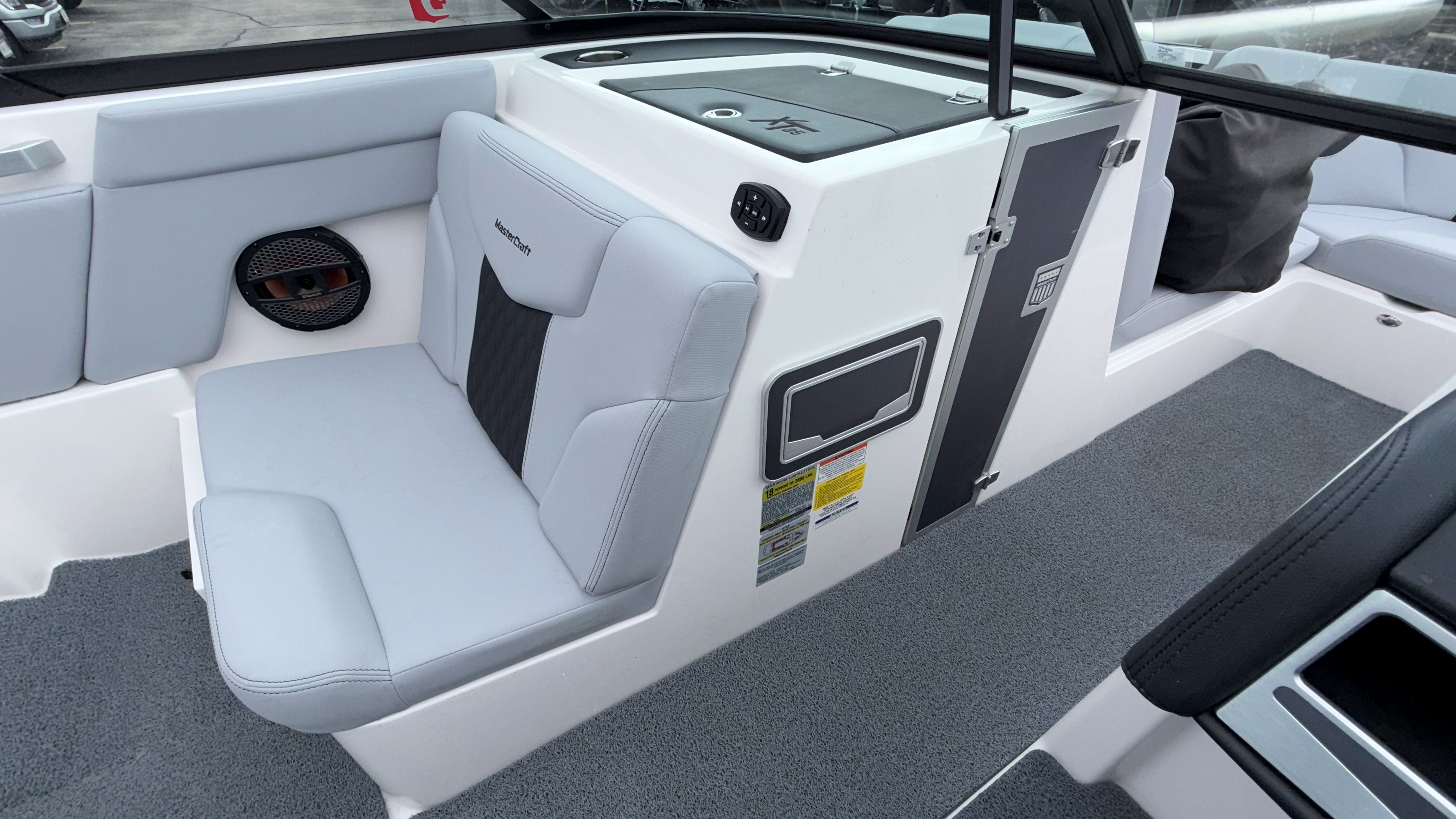 2024 MasterCraft XT25 - Image 28