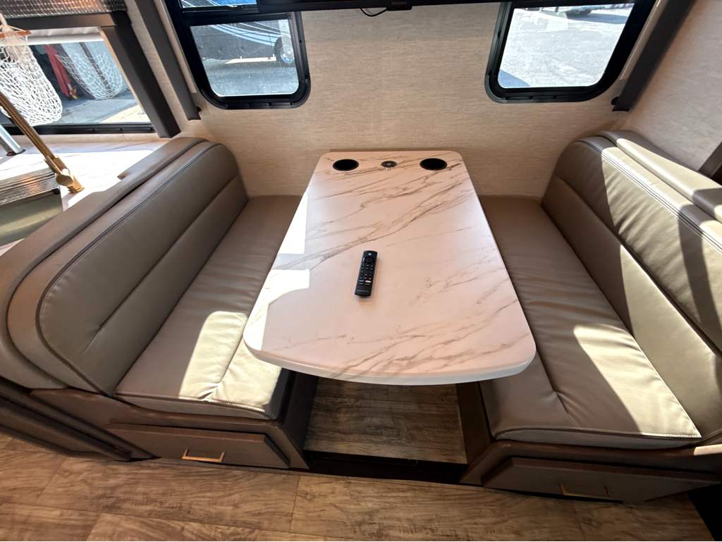 2024 THOR MOTOR COACH CHATEAU 31WV - Image 15